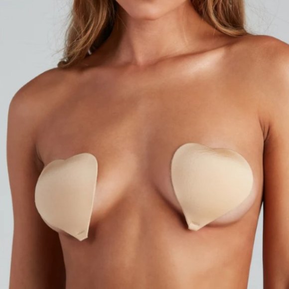 Other - Magic Curves Nude Heart Shape Cleavage Adhesive Bra